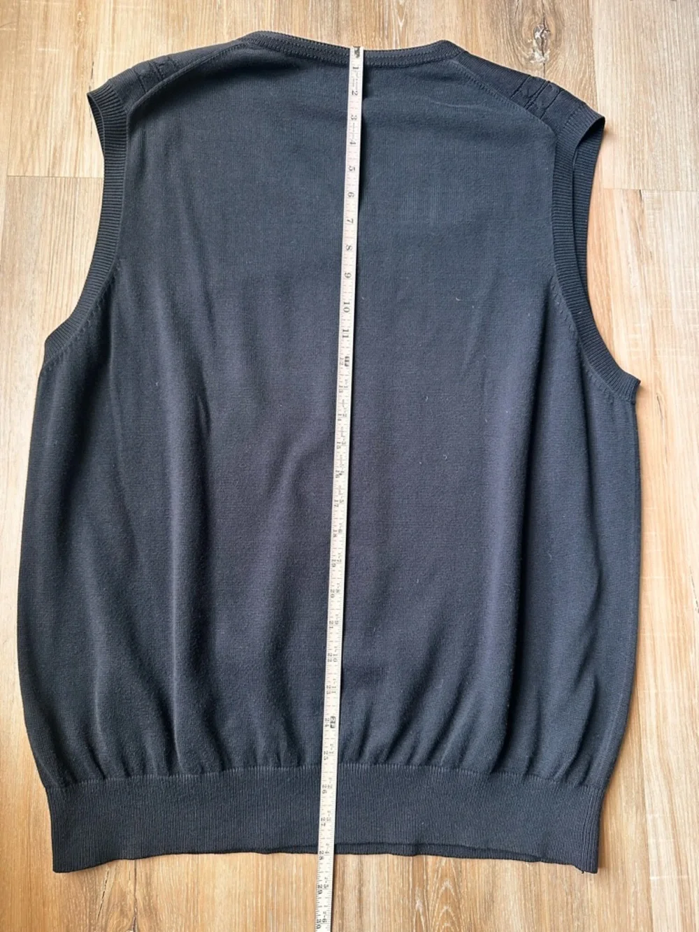 Vintage Descente International Collection Men's Black Cable Knit V-Neck Sweater